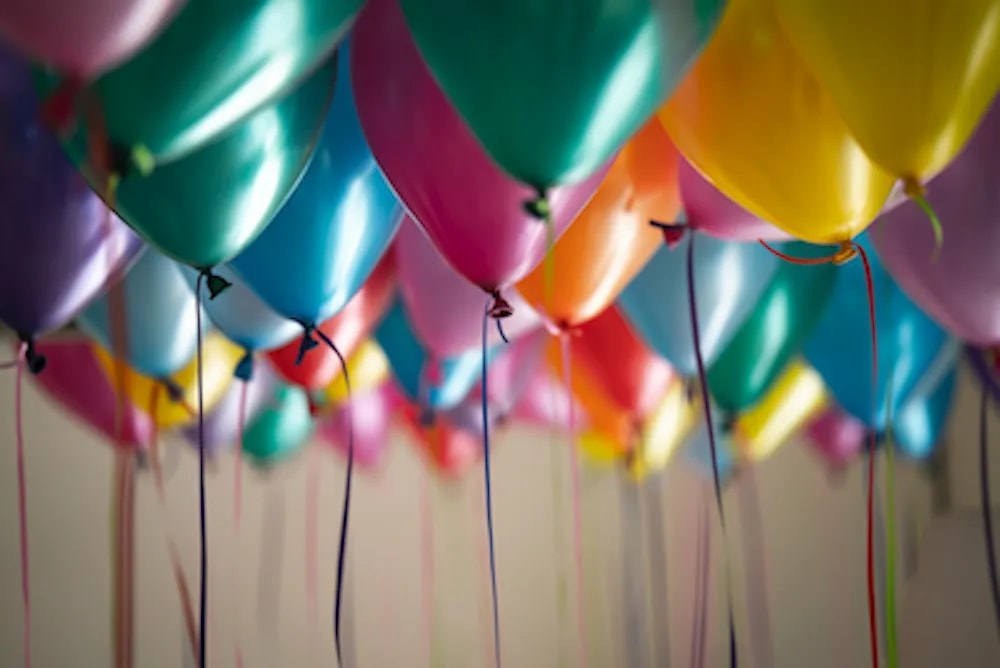 Der 18. Geburtstag ist aufregend! Aber nachdem die Party vorbei ist, ändert sich im Alltag oftmals erstmal nicht viel. Vor allem nicht, wenn dein Kind noch zur Schule geht.
